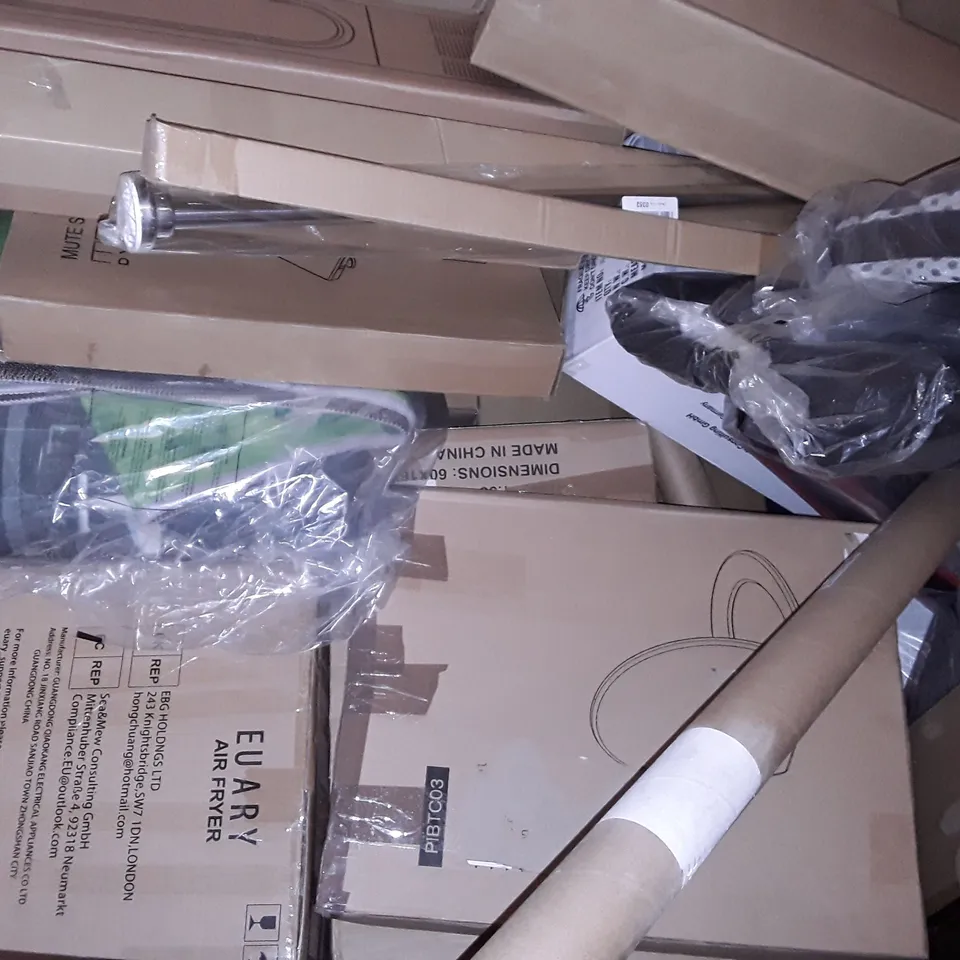 UNPROCESSED PALLET OF ASSORTED ITEMS TO INCLUDE EU ARY AIR FRYER, STEEL PET STAIRS AND LED CEILING LIGHT
