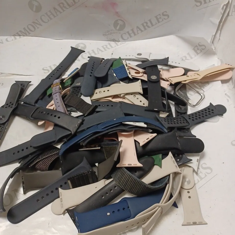 APPROXIMATELY 30 ASSORTED LOOSE SMART WATCH STRAPS IN VARIOUS DESIGNS & SIZES