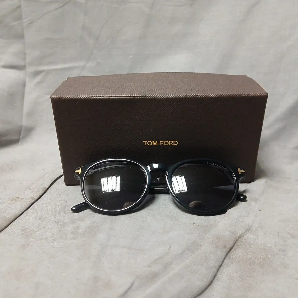 TOM FORD SUNGLASSES – BLACK ROUND-FRAME WITH GOLD T LOGO