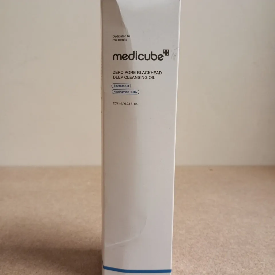 MEDICUBE ZERO PORE BLACKHEAD DEEP CLEANSING OIL (205ML)