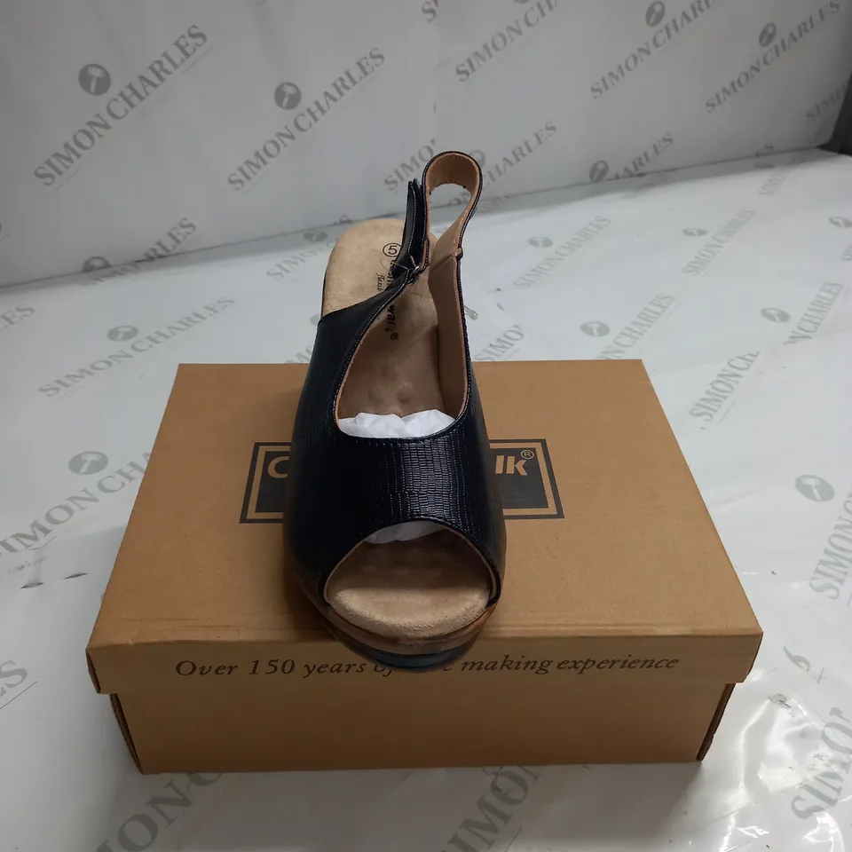 BOXED PAIR OF CUSHION WALK BLACK STRAPPY WEDGE HEELED SHOES - SIZE 5