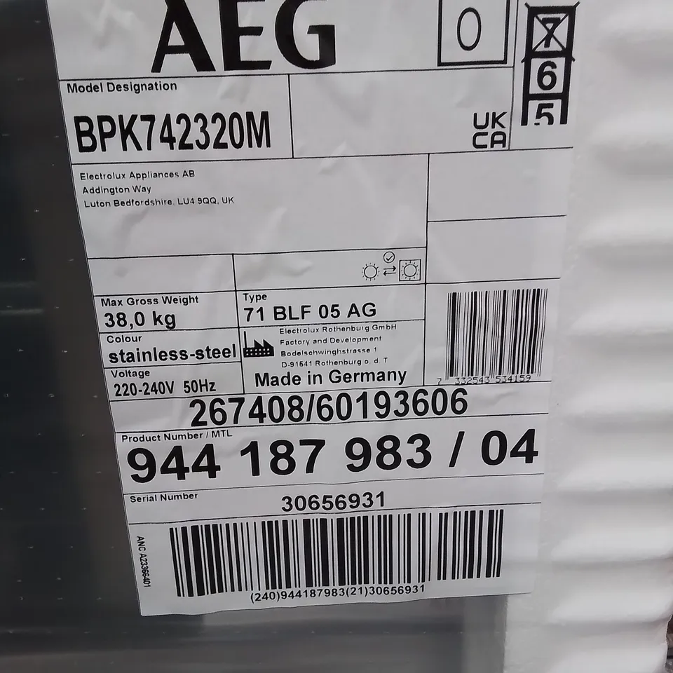 AEG INTEGRATED ASSISTED COOKING OVEN - STAINLESS STEEL Model BPK742320M RRP £542