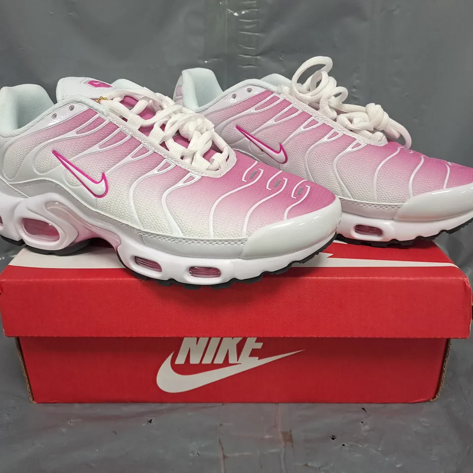 BOXED PAIR OF NIKE TN AIR SHOES IN PINK/WHITE SIZE UK 6