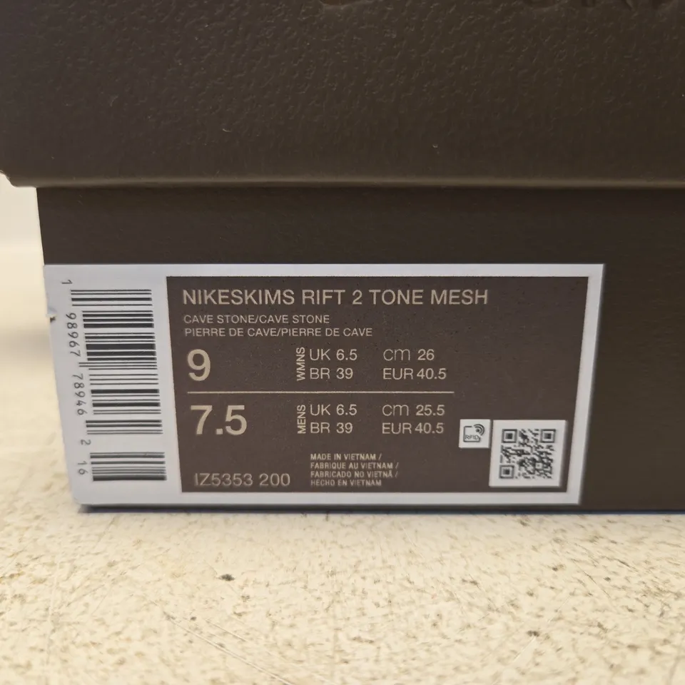 BOXED PAIR OF NIKE X SKINS RIFT 2 TONE MESH TRAINERS – GREY, UK 6.5