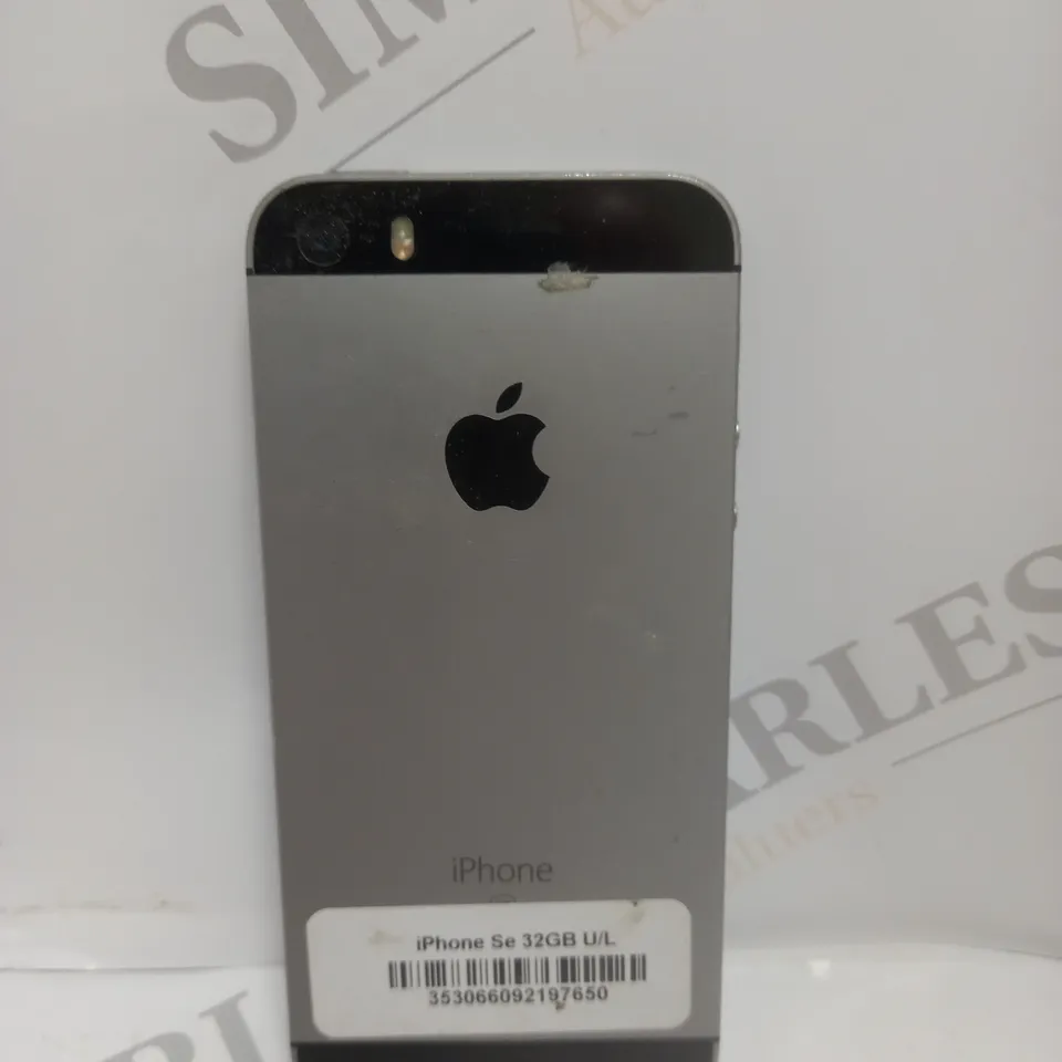 APPLE IPHONE SE SMARTPHONE 