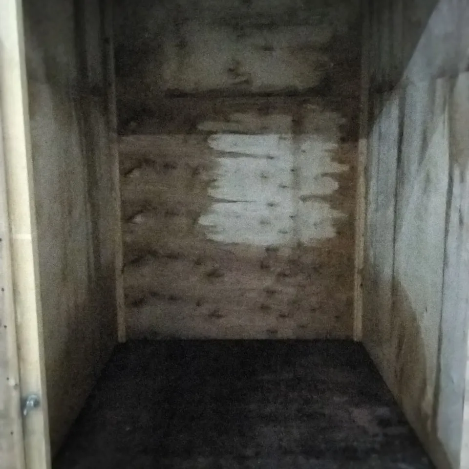 LARGE WOODEN PALLETISED SHIPPING CONTAINER WITH LOCKABLE DOOR APPROXIMATELY 200X 100 X 220CM