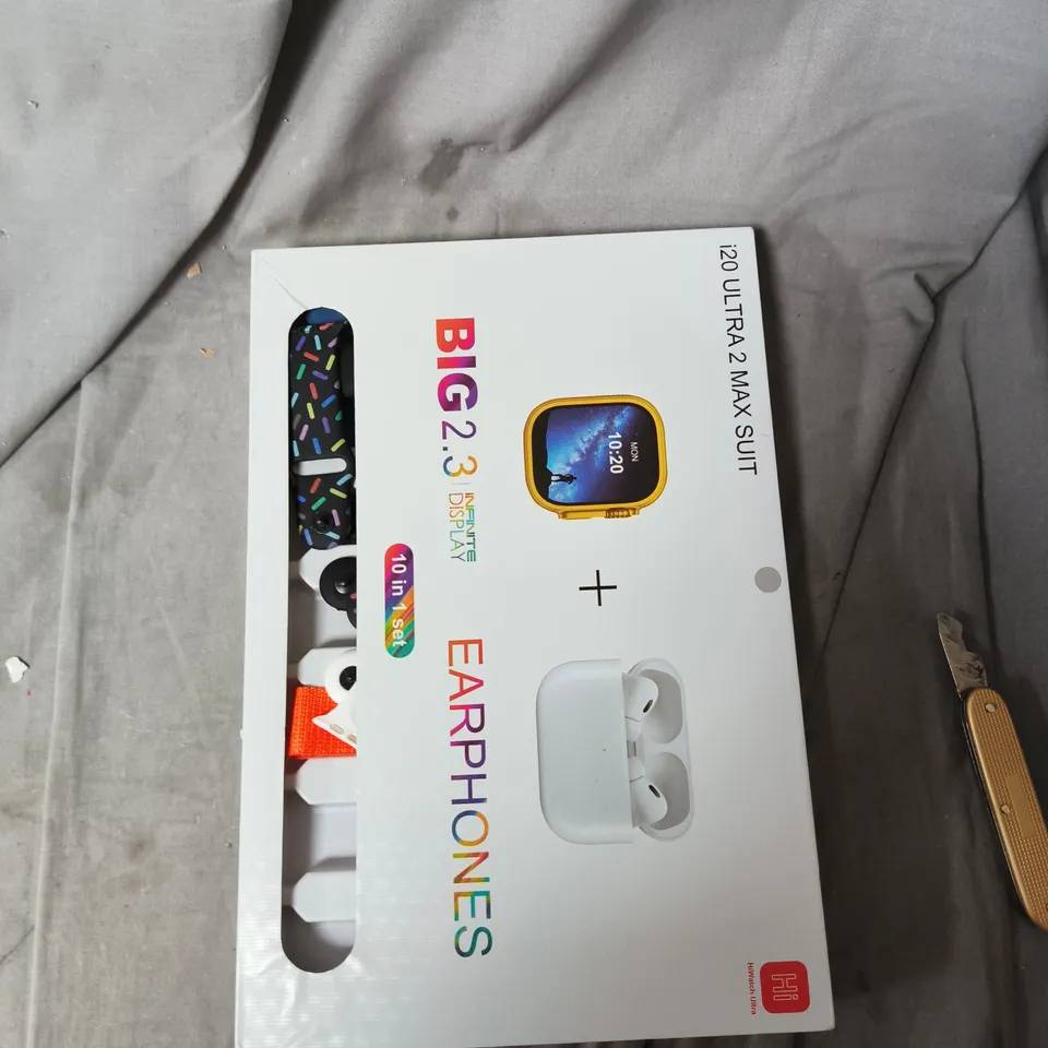 BOX OF APPROXIMATELY 10 ASSORTED ITEMS TO INCLUDE: MOLTON BROWN GIFT SET AND 10 IN 1 TECH SET