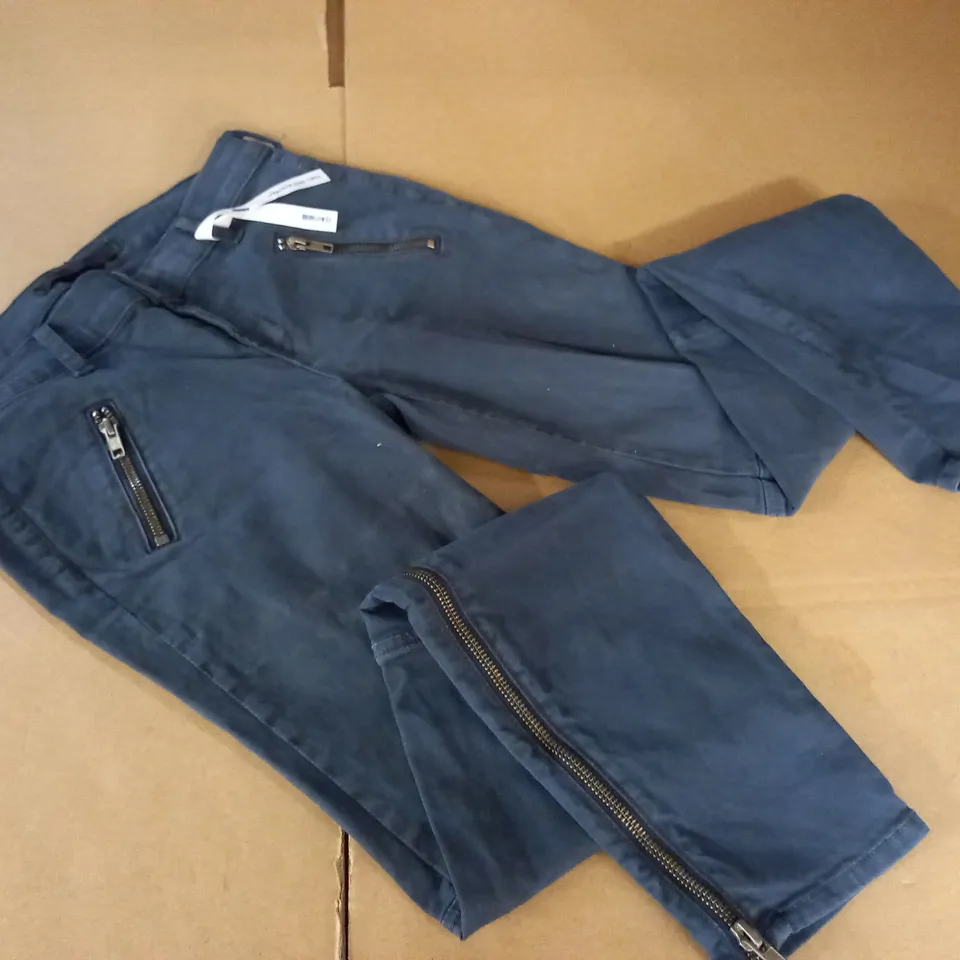 BRAND NEW J BRAND AGNES LOW RISE MODERN MOTO ZIP JEANS IN WORN SHARK - 26