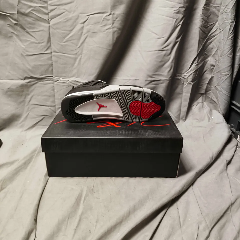 BOXED PAIR OF NIKE AIR JORDAN 4 RETRO SNEAKERS – SIZE 9