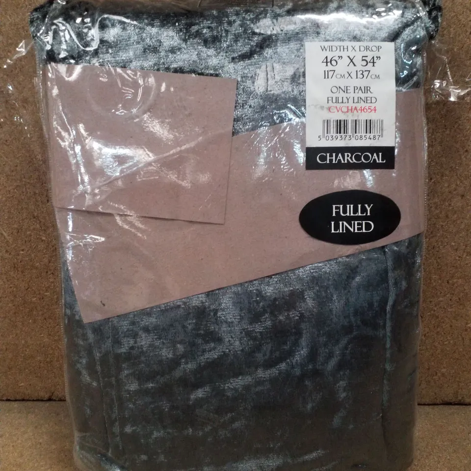 ELEANORA CRUSHED VELVET EYELET PANELS 117×137CM - CHARCOAL