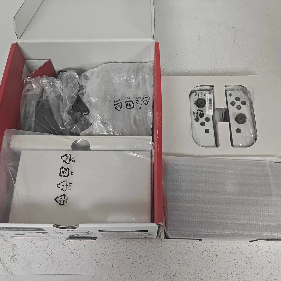 BOXED NINTENDO SWITCH OLED HANDHELD GAMING CONSOLE WITH WHITE JOY-CONS