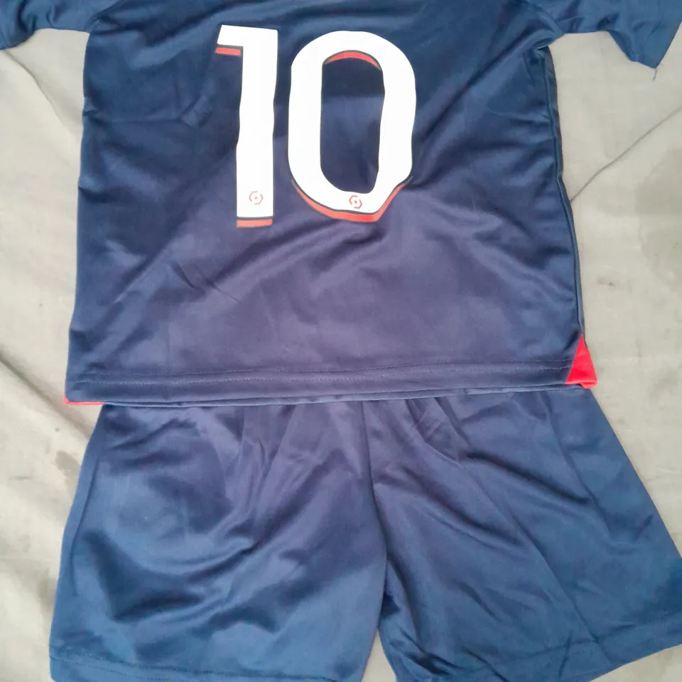 NIKE CHILDREN'S PARIS SAINT GERMAIN KIT SIZE 22