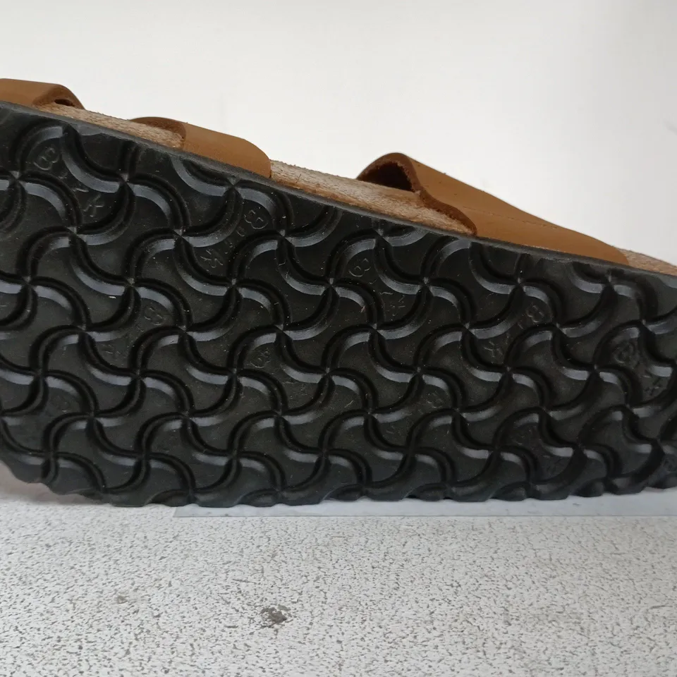 BIRKENSTOCK MAYARI SIZE 7
