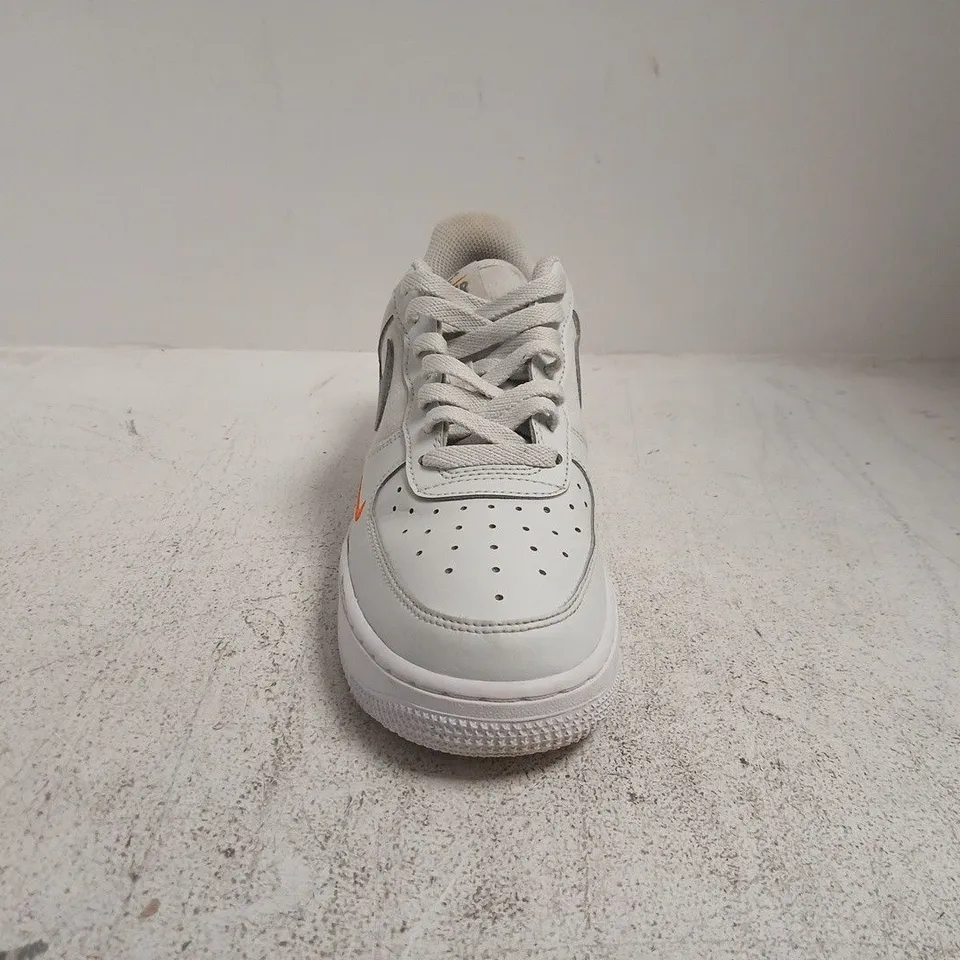 BOXED PAIR OF NIKE AIR FORCE 1 TRAINERS IN WHITE SIZE UK 6