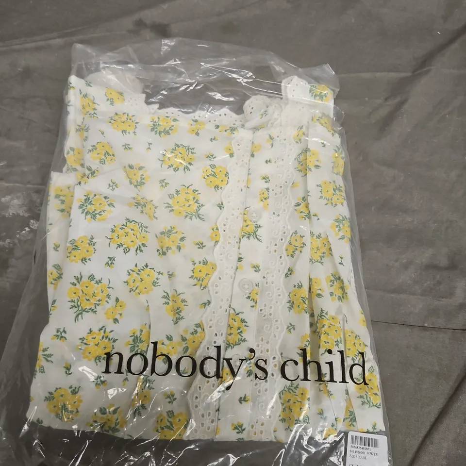 NOBODY'S CHILD WHITE FLORAL PRINT BLOUSE – M