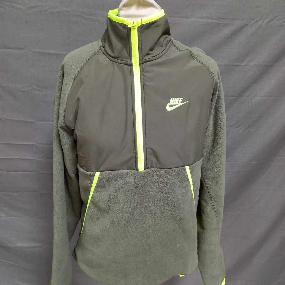 NIKE FLEECE QUARTER ZIP IN GREEN - SMALL