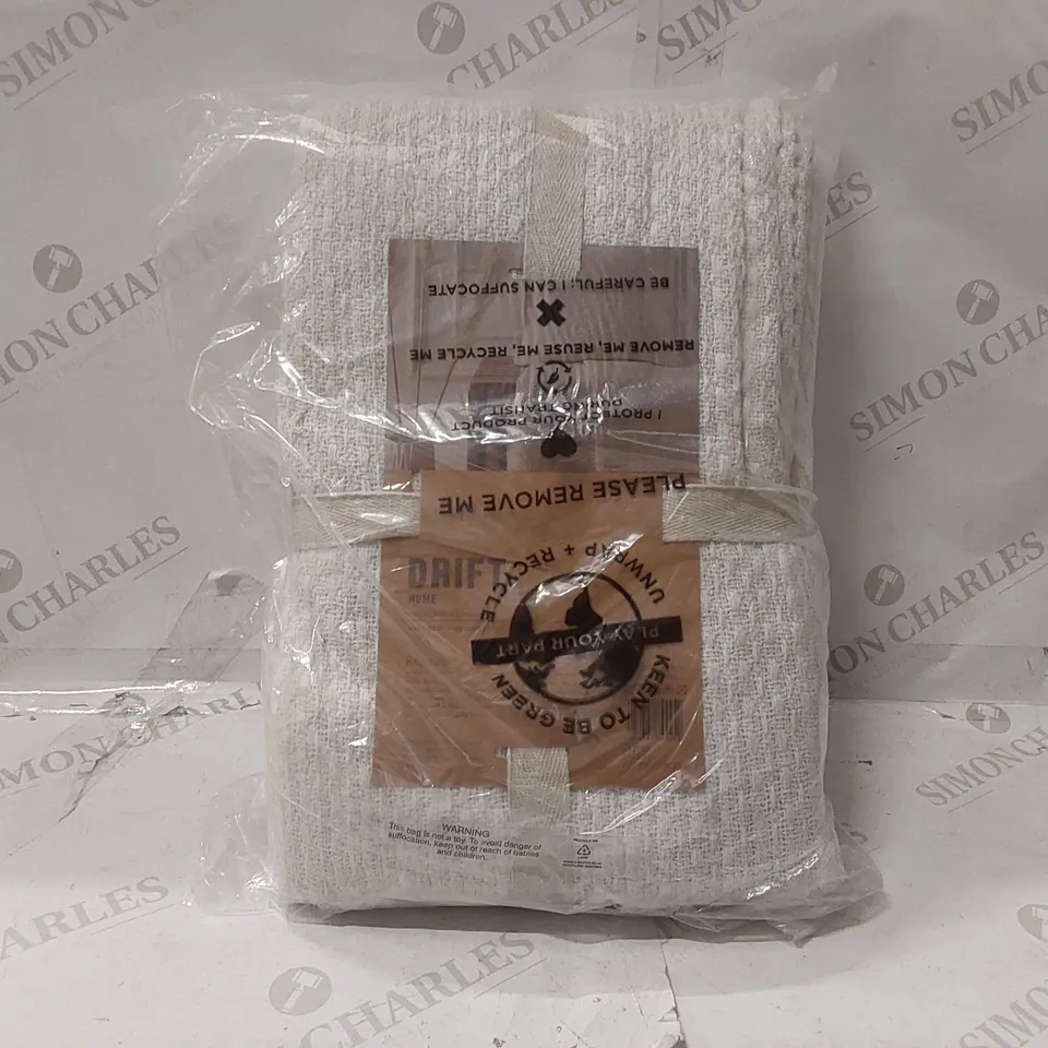 BAGGED HERMBUSCHE THROW BLANKET