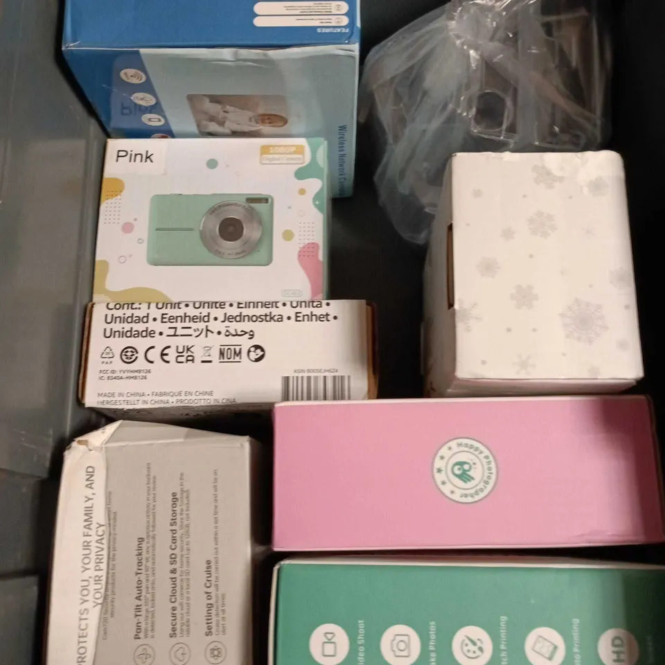 APPROXIMATELY 7 ASSORTED ELECTRICAL PRODUCTS TO INCLUDE CHILDRENS CAMERA, NETWORK CAMERA, MOUSE ETC 