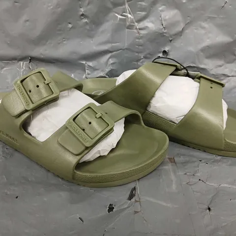 JACK & JONES TWO STRAP SANDALS IN GREEN SIZE EU 41