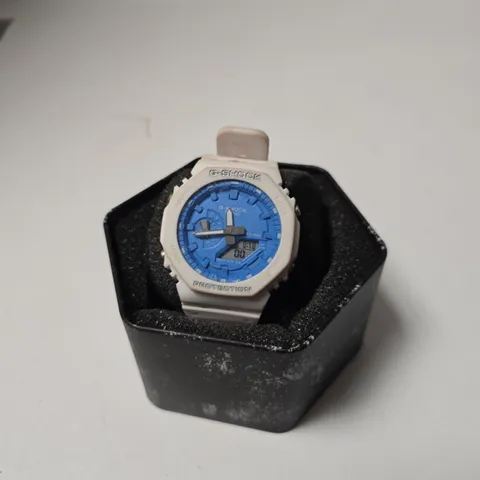CASIO G-SHOCK WATCH – WHITE RESIN CASE WITH BLUE DIAL, HEXAGONAL TIN BOX