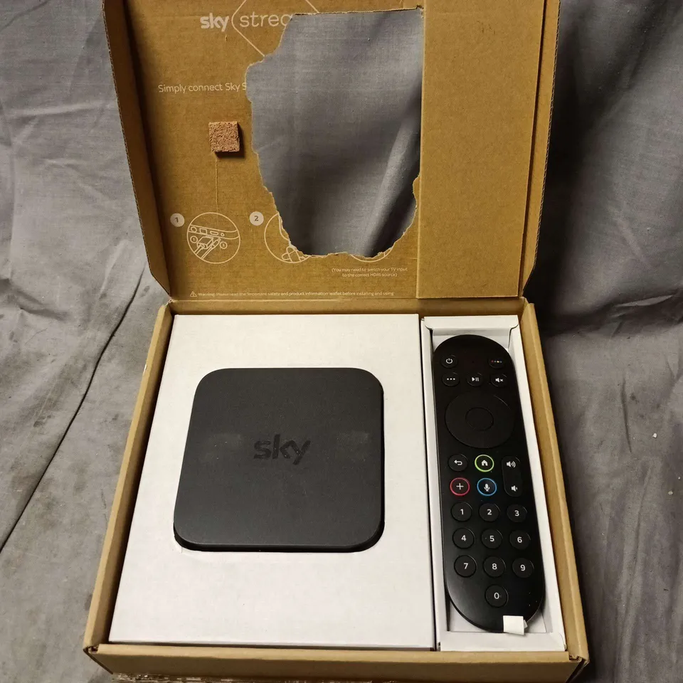 SKY STREAM STREAMING DEVICE WITH REMOTE – BOXED WITH ACCESSORIES AND PLUG