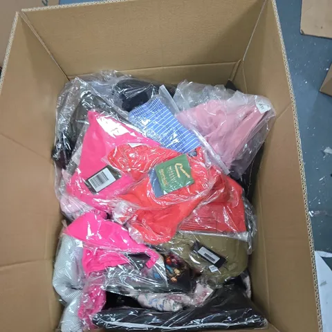 BOX OF APPROXIMATELY 25 ASSORTED CLOTHING ITEMS TO INCLUDE: SUGAR CRISP KNIT JUMPER
