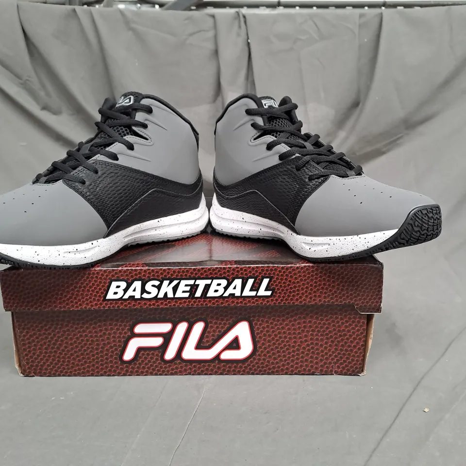 BOXED PAIR OF FILA BASKETBALL BREAKAWAY SNEAKERS IN GREY/BLACK SIZE 9