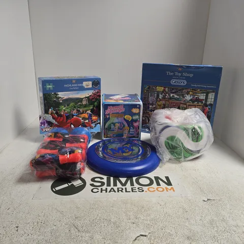 BOX OF APPROXIMATELY 22 ASSORTED TOY ITEMS TO INCLUDE JIGSAWS, FOOTBALL, MERMAID NIGHT LIGHT, SPIDERMAN BOWLS, FRISBY ETC
