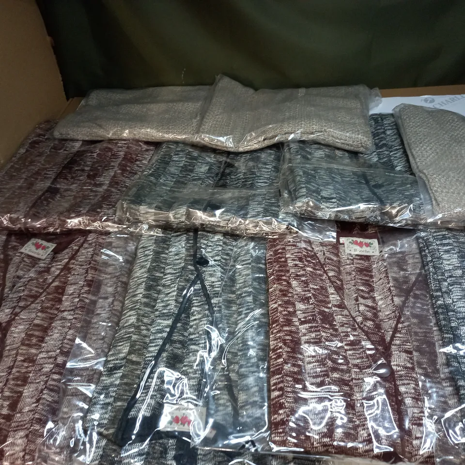 LOT OF APPROX 10 ASSORTED CLOTHING ITEMS IN VARIOUS SIZES