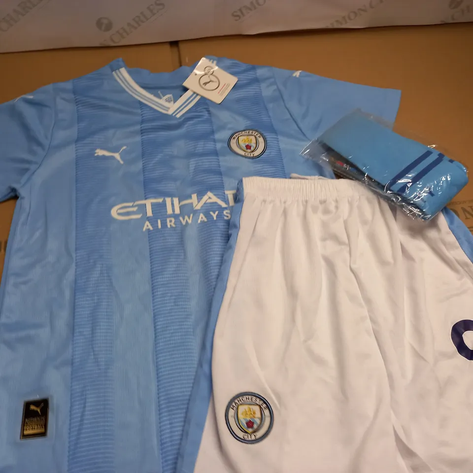 MANCHESTER CITY FOOTBALL KIT - EU 28