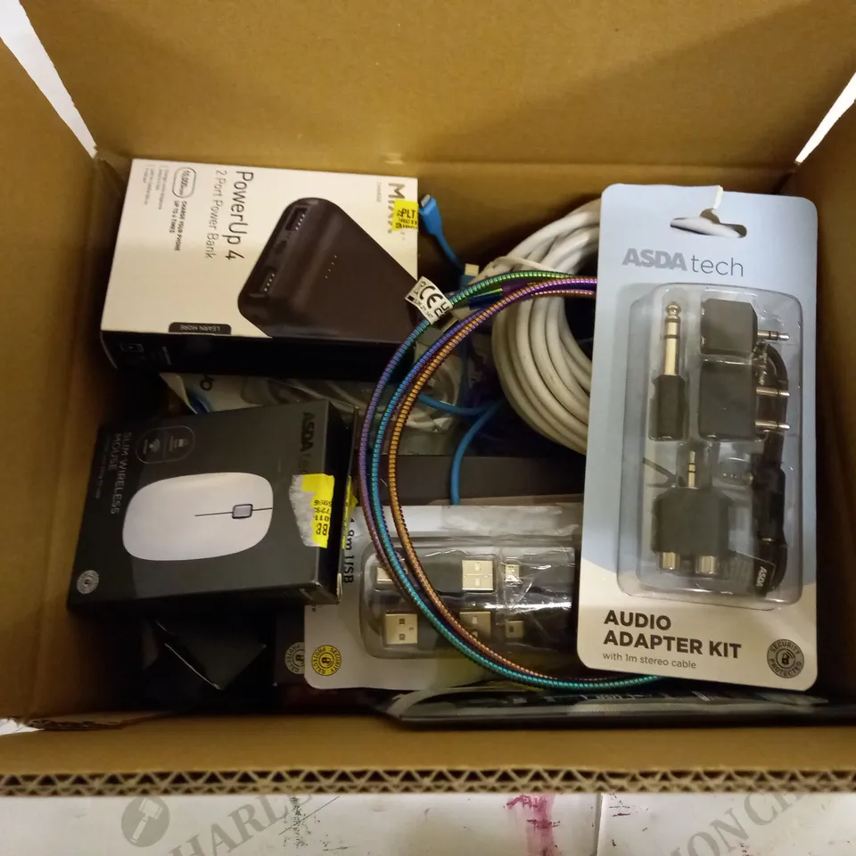 BOX OF APPROX 20 ASSORTED ITEMS TO INCLUDE - ONN USB ADAPTER - MIXX POWERBANK - AUDIO ADAPTER KIT ECT 