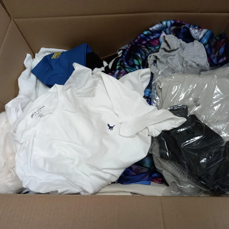 LARGE QUANTITY OF ASSORTED CLOTHING ITEMS TO INCLUDE ROMWE, PRIMARK AND JACK WILLS
