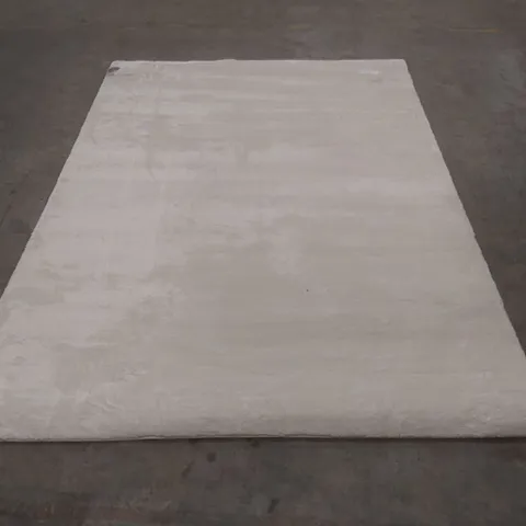 QUALITY DESIGNER AREA RUG - APPROXIMATELY 230 x 160cm