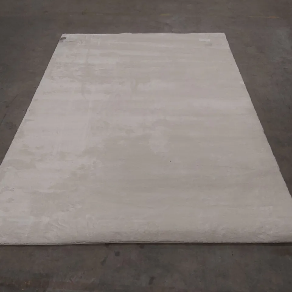 QUALITY DESIGNER AREA RUG - APPROXIMATELY 230 x 160cm