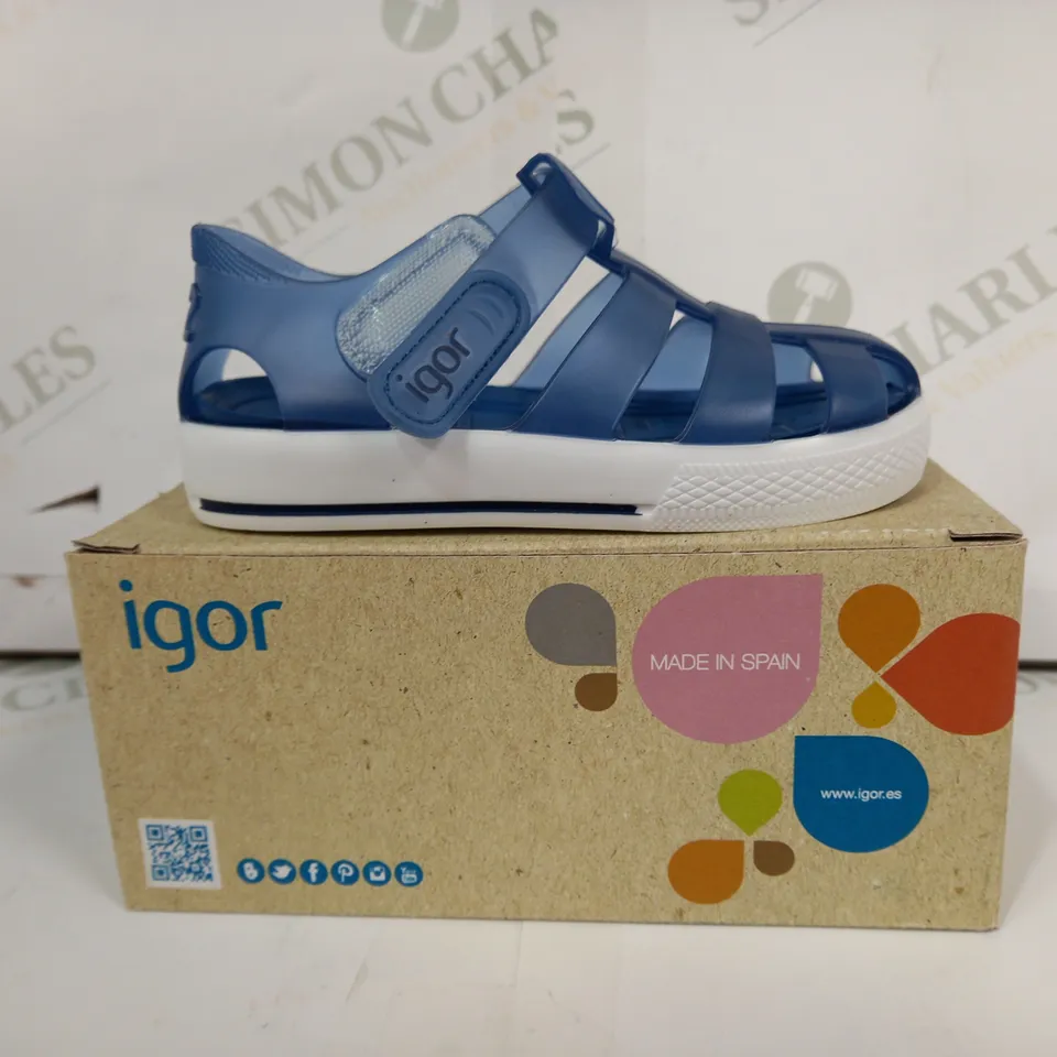 BOXED PAIR OF IGOR STAR INFANT SALDALS IN NAVY EU SIZE 22