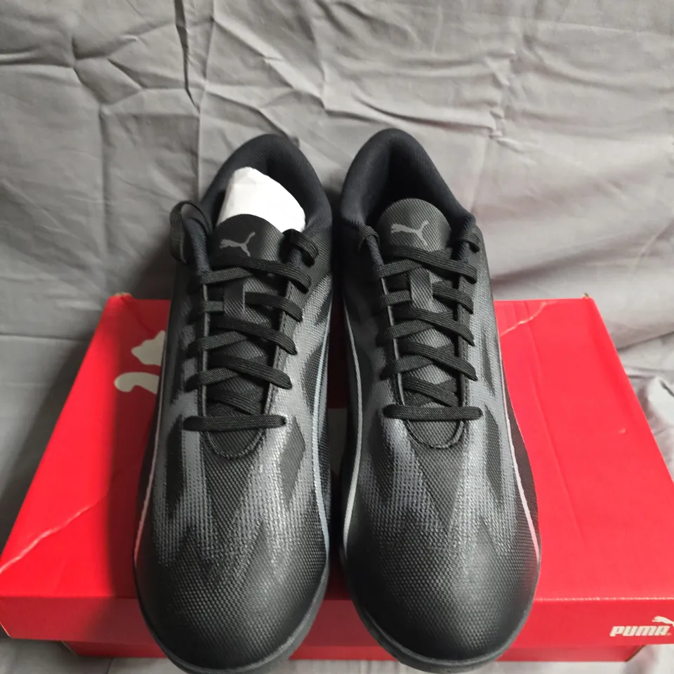 BOXED PAIR OF PUMA ULTRA PLAY TT TRAINERS - UK SIZE 10