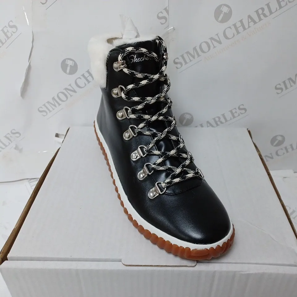 BOXED SKECHERS NO REGRET BOOTS, BLACK - SIZE 5