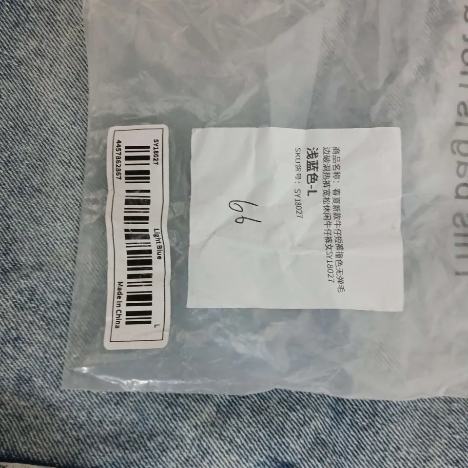 UNBRANDED LIGHT BLUE DISTRESSED DENIM SHORTS SIZE L