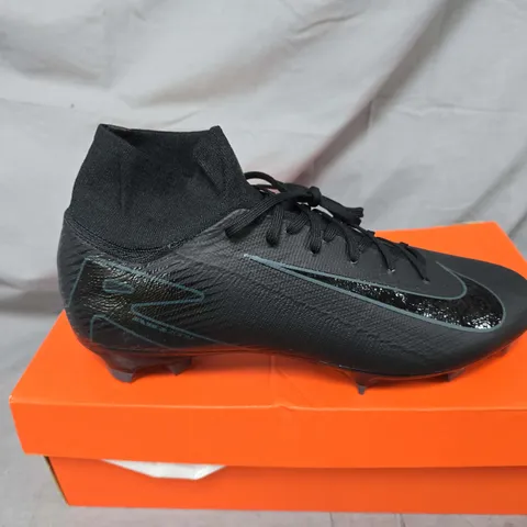 BOXED PAIR OF NIKE MERCURIALS PRO IN BLACK - UK 9.5