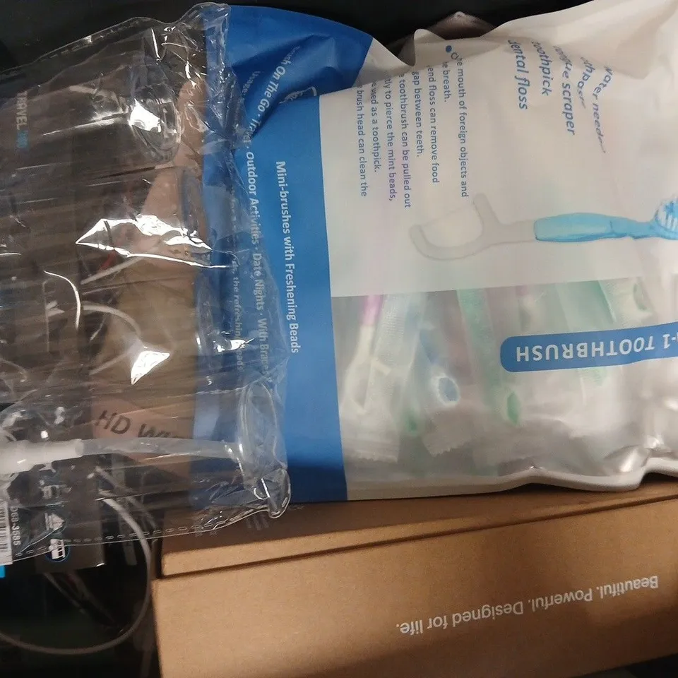 APPROXIMATELY 12 ASSORTED COSMETIC ITEMS INCLUDING VARIOUS MAKES AND BRANDS - COLLECTION ONLY