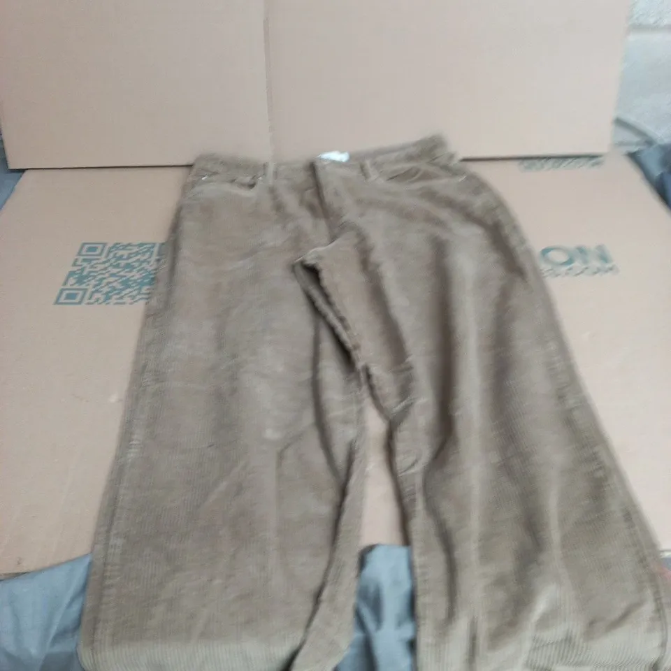 BOX OF APPROXIMATELY 18 ASSORTED CLOTHING ITEMS TO INCLUDE: ASOS CHINOS 