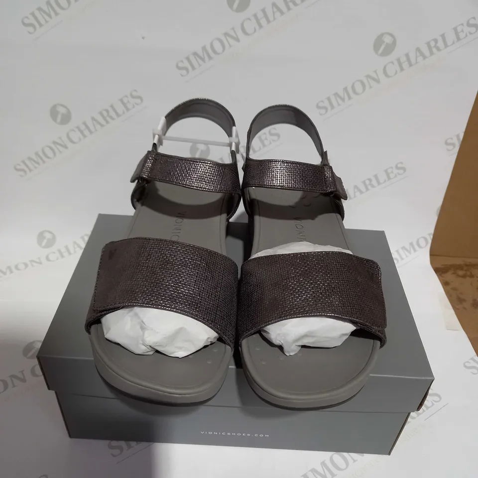 VIONIC RAZ SANDAL GUNMETAL - SIZE 9
