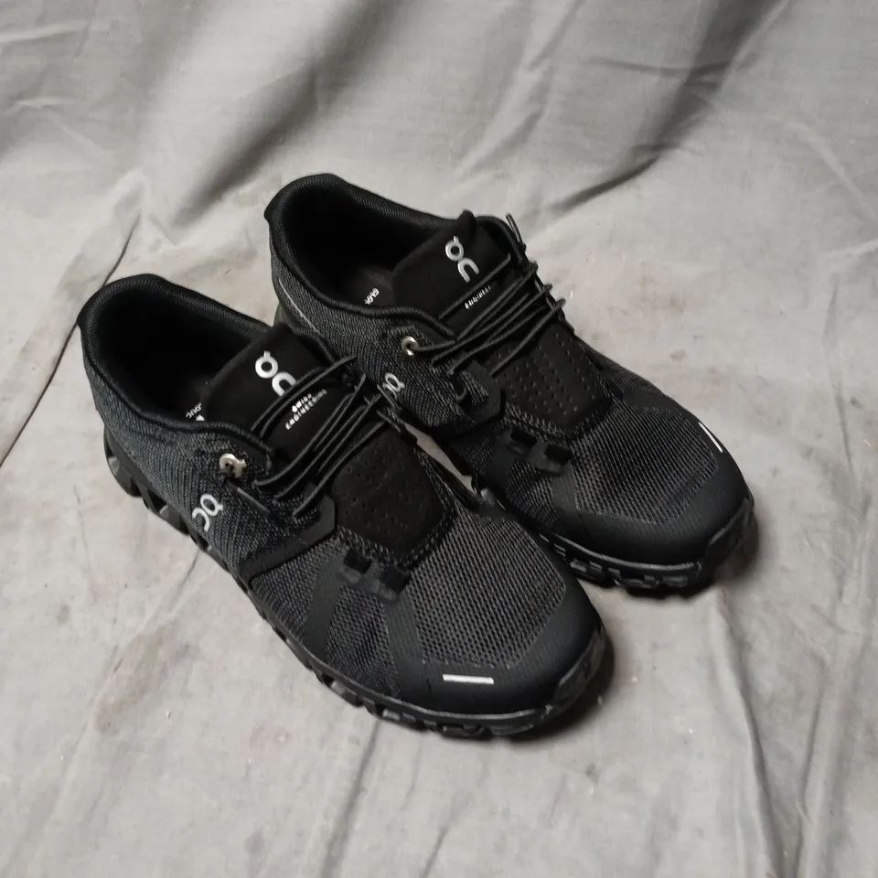 ON RUNNING BLACK TRAINERS – SIZE 5