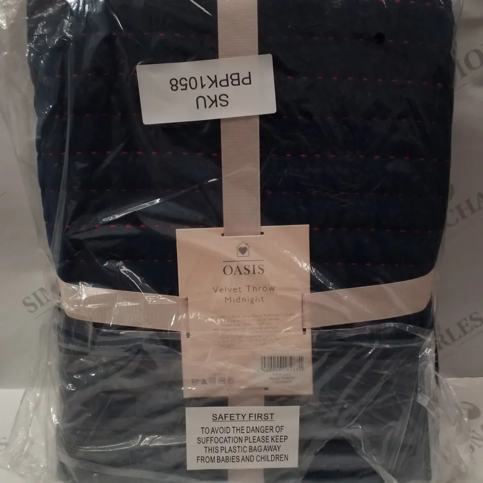 BRAND NEW OASIS VELVET THROW 135×200CM - MIDNIGHT 