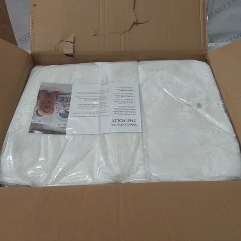 BOXED SOLID MACHINE WOMEN / POWER LOOMED OFF-WHITE RUG - 4 x 6'