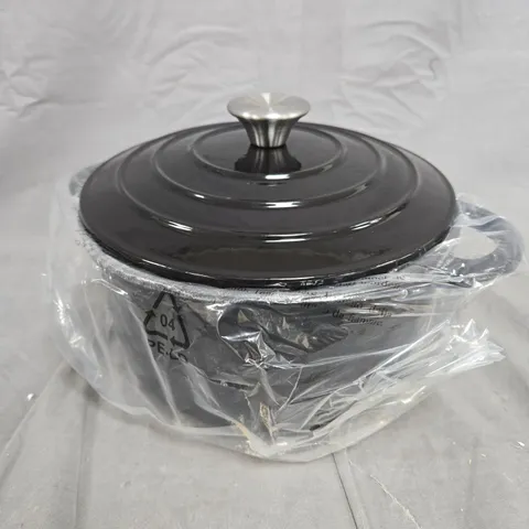 SUNNEX CAST IRON POT IN BLACK 