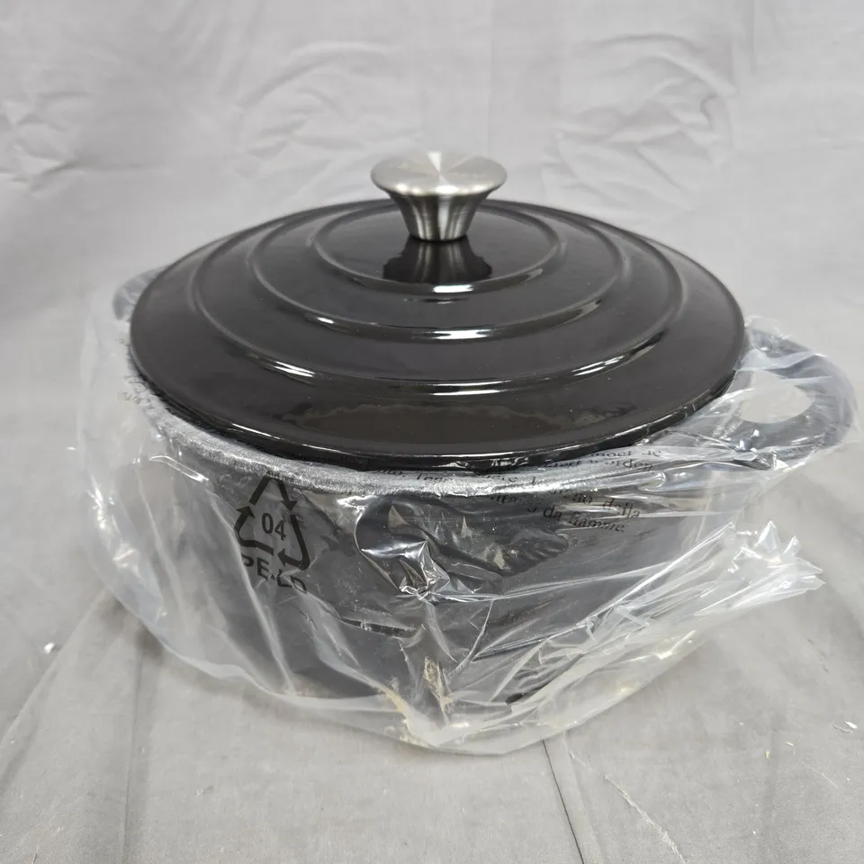 SUNNEX CAST IRON POT IN BLACK