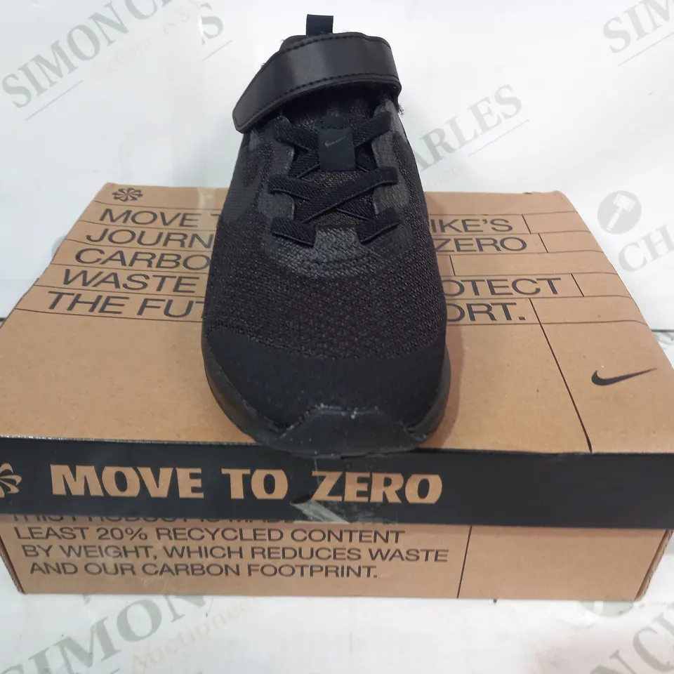 BOXED PAIR OF NIKE REVOLUTION 6 NN KIDS SHOES IN BLACK UK SIZE 12