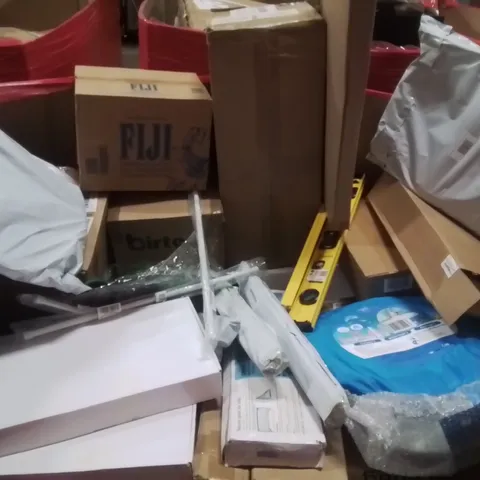 PALLET CONTAINING VARIOUS ASSORTED BOXED HOUSEHOLD ITEMS TO INCLUDE: STANLEY SPIRIT LEVELS, BABY BEACH TENT, KIDS FOOTBALL GOALS, BREAD MAKER, PRESSURE WASHER AND LOTS MORE UNMARKED BOXED ITEMS 