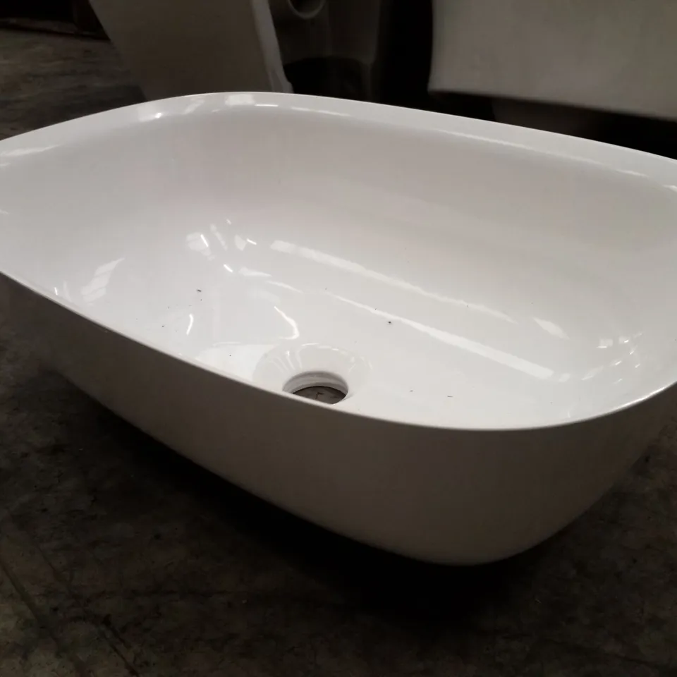 BRAND NEW WHITE BASIN WITH TAP 46×32CM